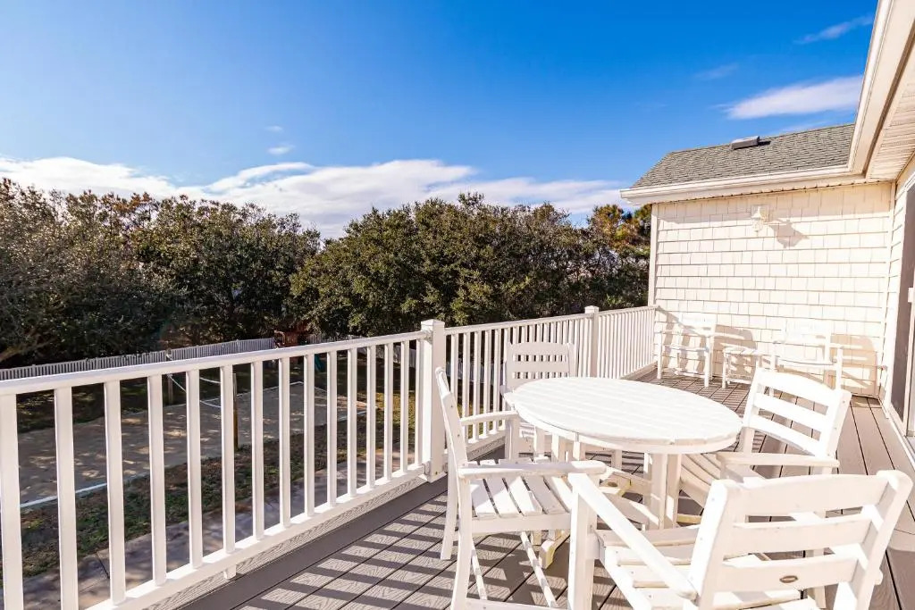 King BEEch - Southern Shores, 300 Yds to Beach, Ocean View, Pool, Hot Hub, Fenced Yard