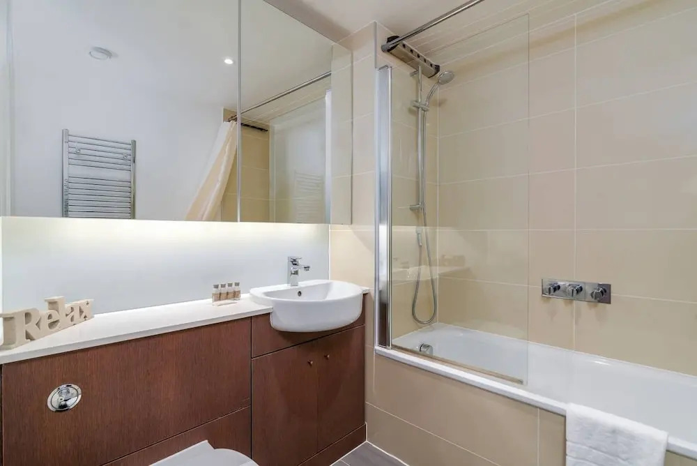 Stunning 3BR Flat in East Village W/balcony, Fits 9