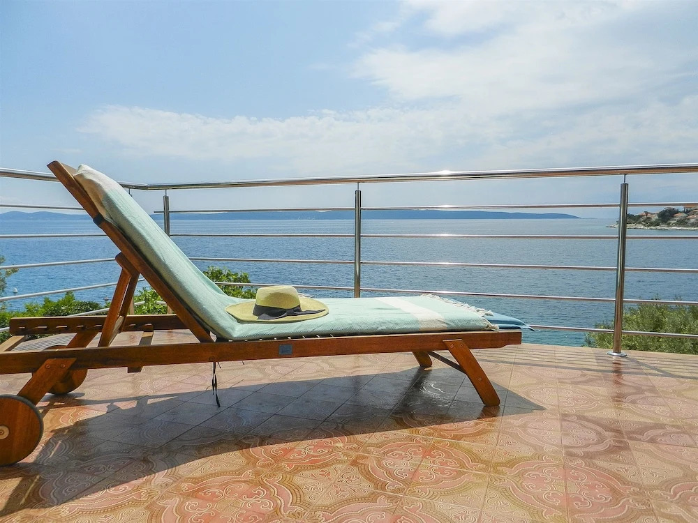 Seafront House Mavarcica