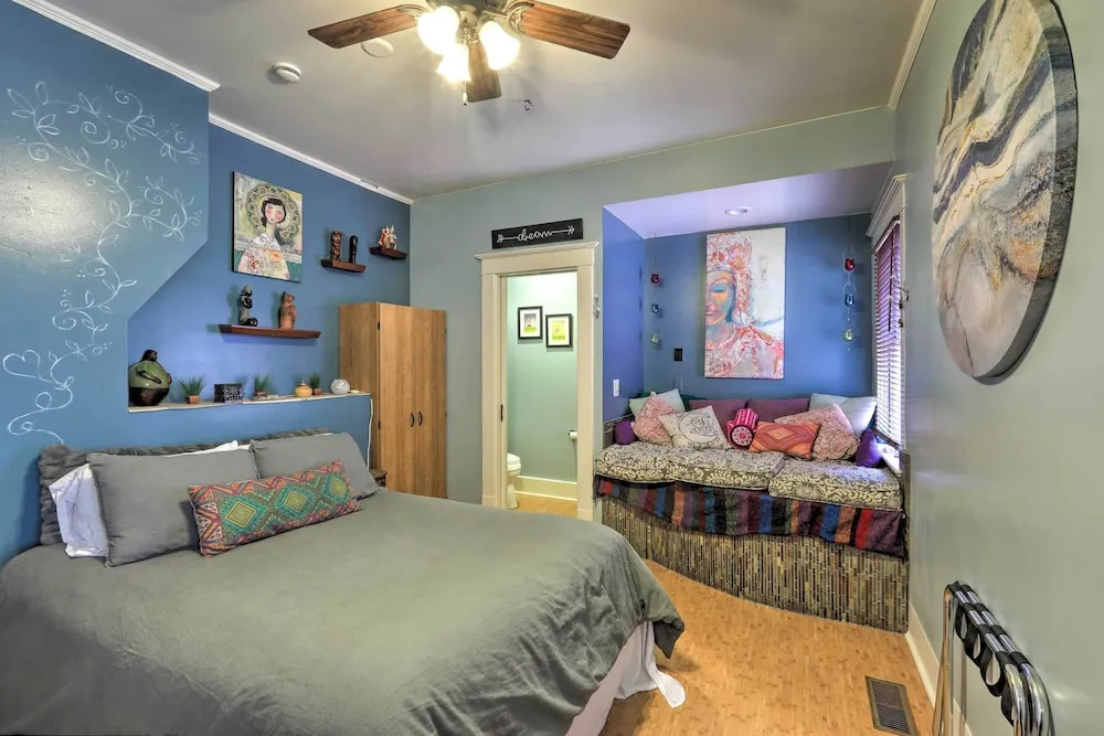 'the Purple House' Apt in Downtown Flagstaff!