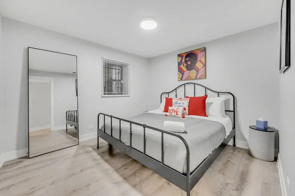 Modern Design 2bd Garden Condo Near United Center by AllSet Turnover