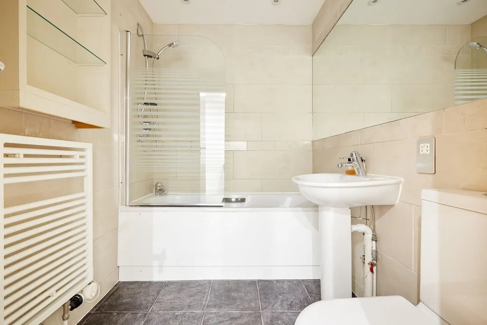 Charming Mayfair Suites by Sonder