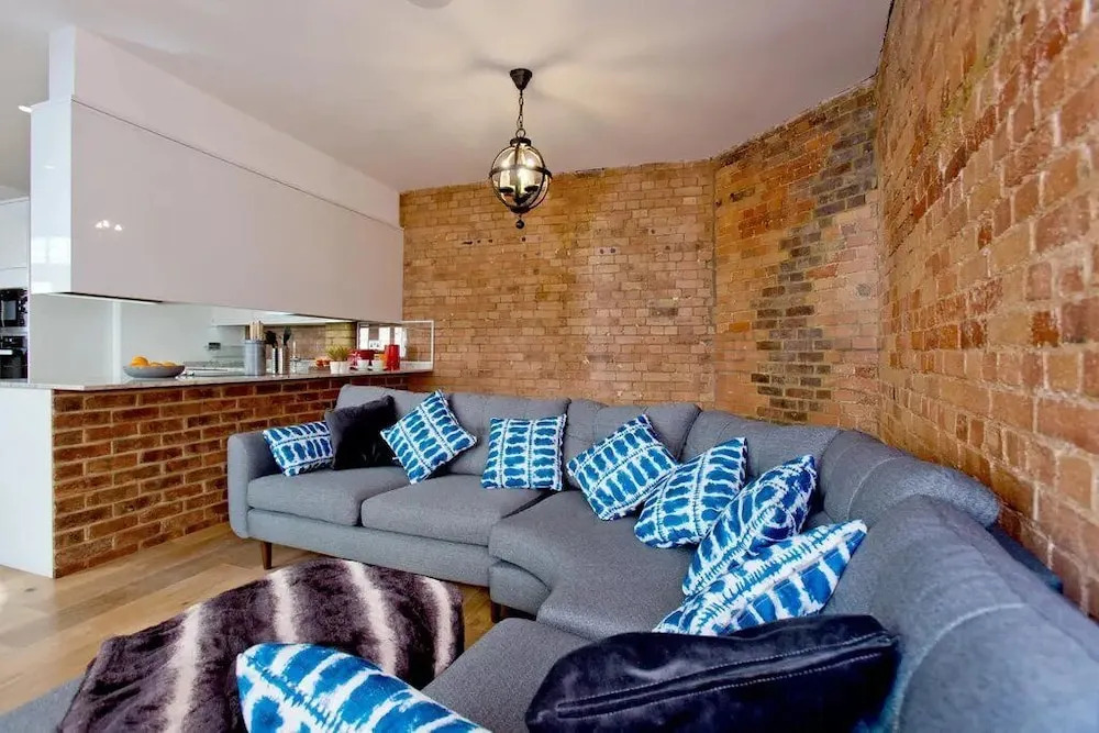Wells Mews