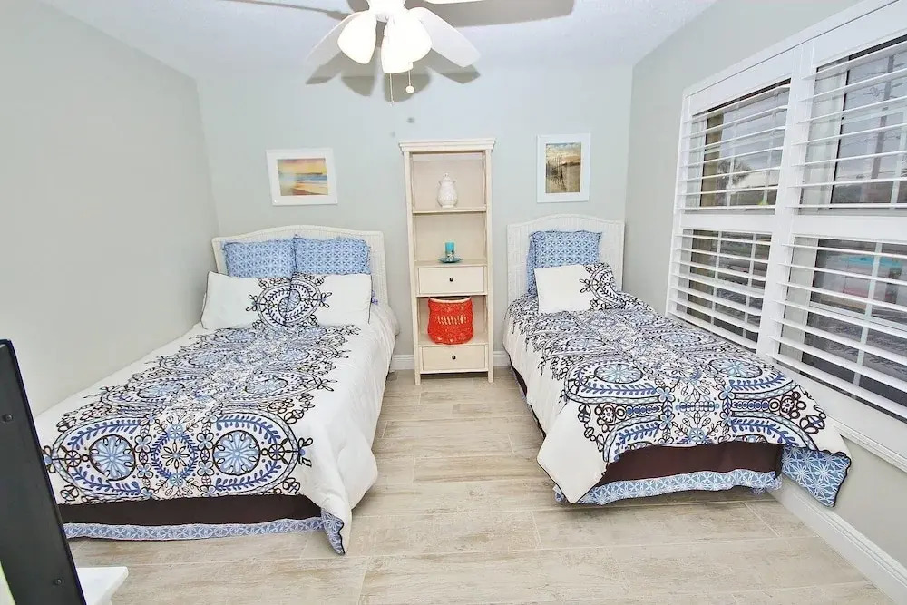 Colony Beach Club 241