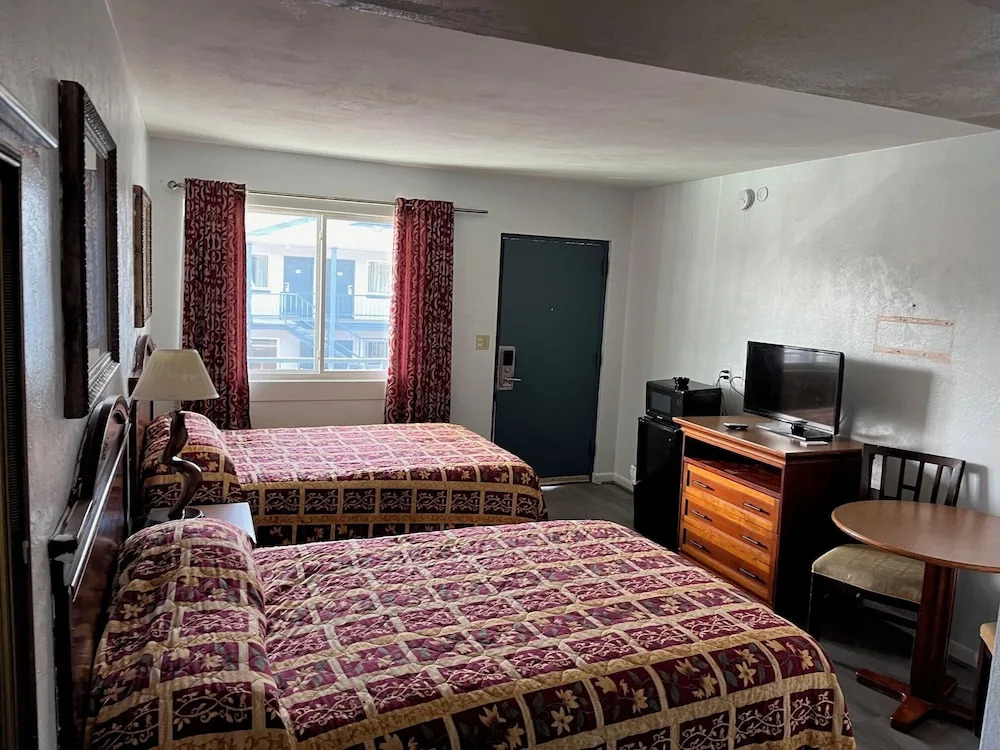 8th Street Motel