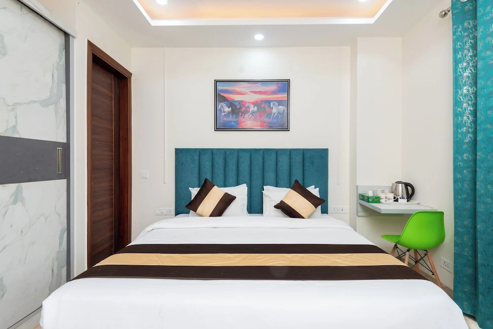 FabHotel Comfort N Stay - Huda City Centre Metro