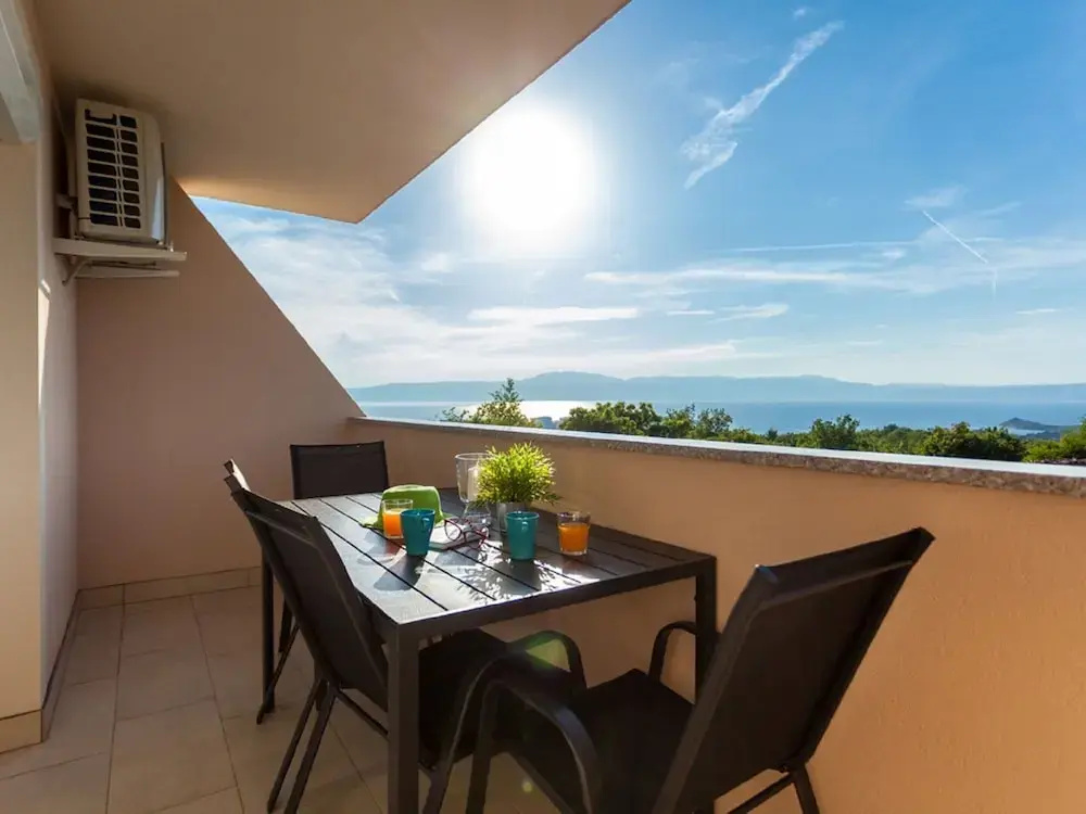 Apartment in Omisalj With Rooftop Terrace
