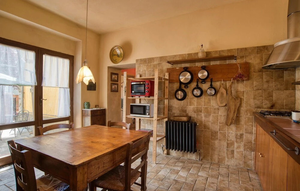 1 Bedroom Cozy Home In Montegiovi