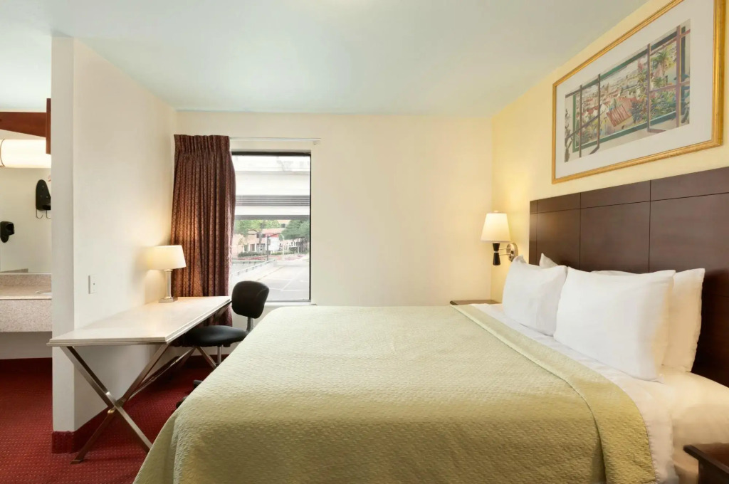 Days Inn by Wyndham Austin/University/Downtown
