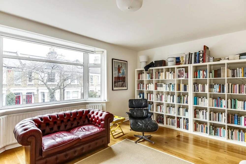 Spacious 3 Bedroom Home in North London W/terrace