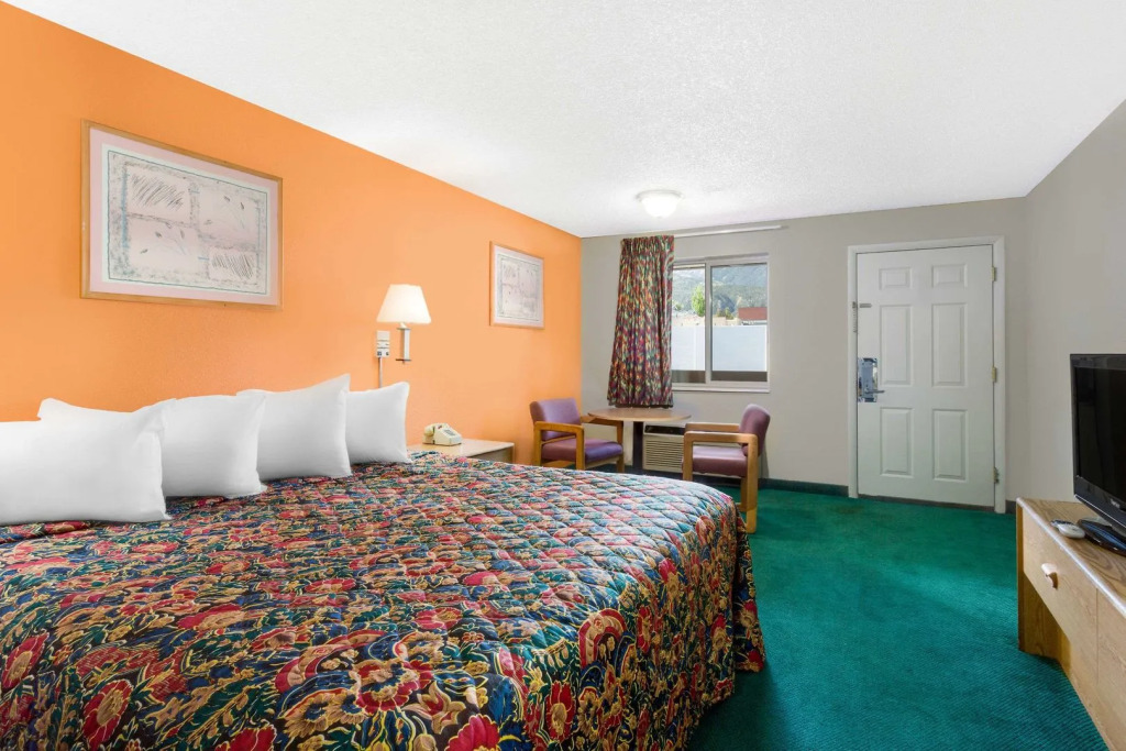 Cedar Valley Inn