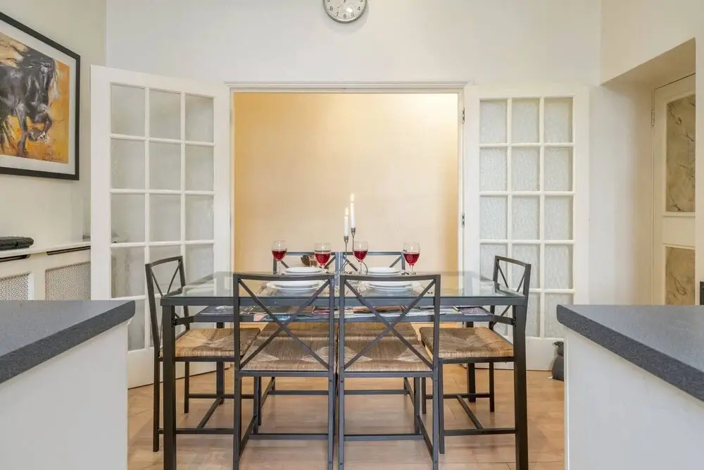 Elegant 2 BR Apartment in Paddington