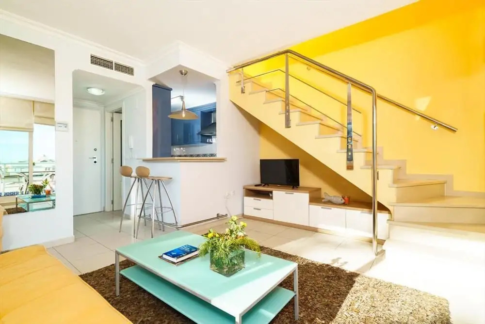 Fantastic first beach line attic apartment, sleep7