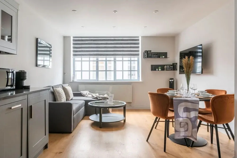 Amigos Nest - Farringdon - by Frankie Says