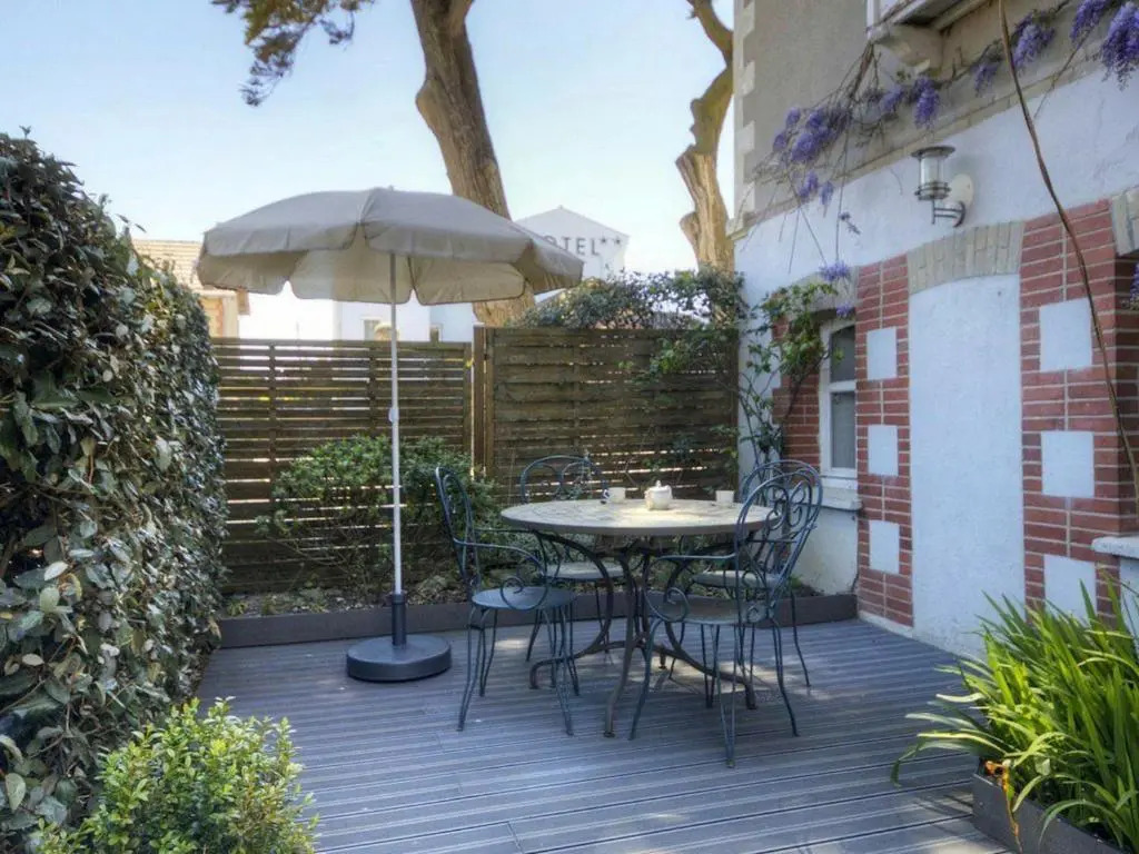 Gîte en Bord de Mer à Saint-Michel-Chef-Chef - Terrasse, Parking, Équipements Familiaux - FR-1-306-819