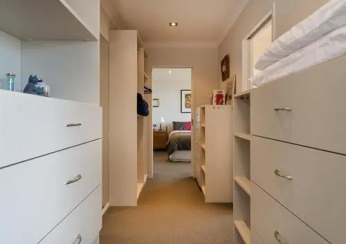 Acacia Bay Lodge Bed & Breakfast