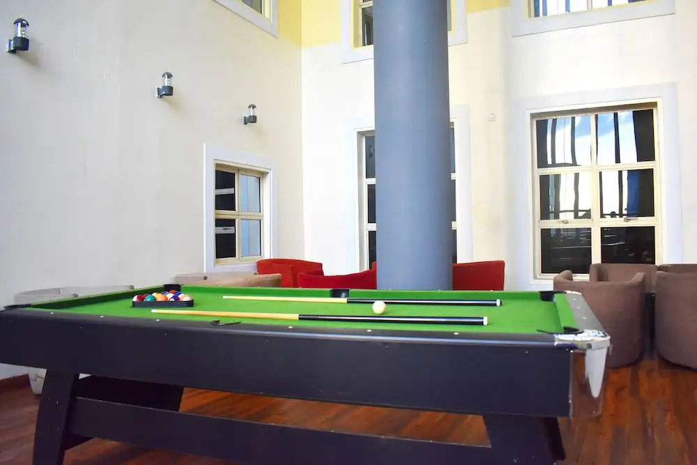 Davis Hotel & Suites