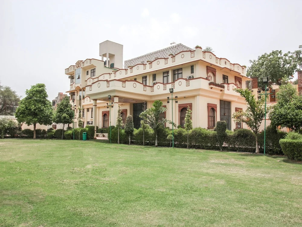 OYO 15425 Hotel Royal Heritage