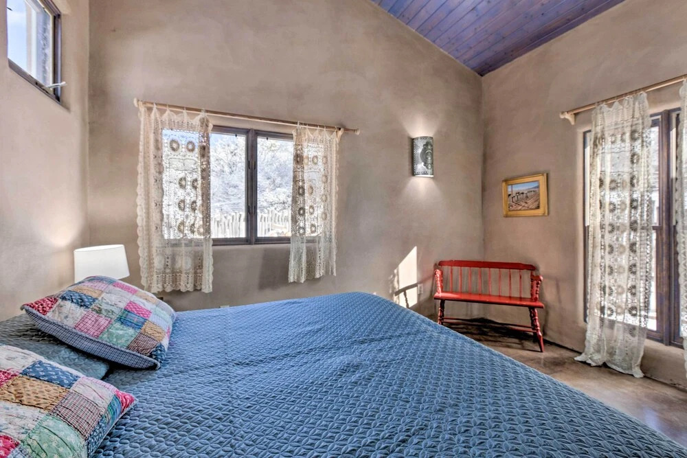 Unique Casita w/ Kiva Fireplace: 11 Mi to Taos Ski