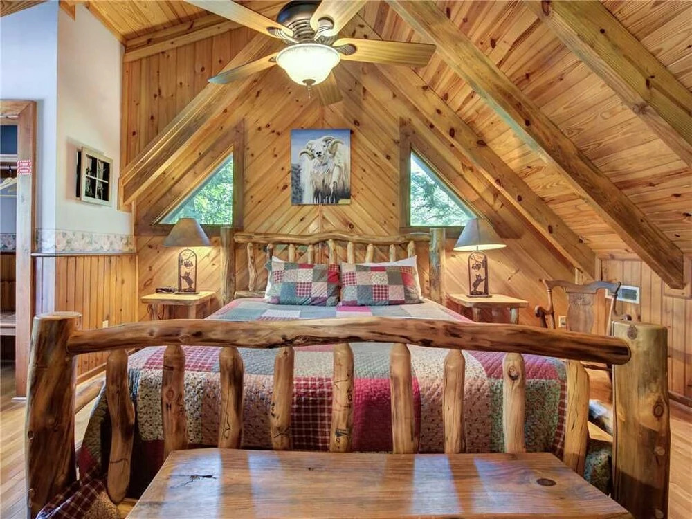 Buckhorn  2 Bedroom Home with Hot Tub