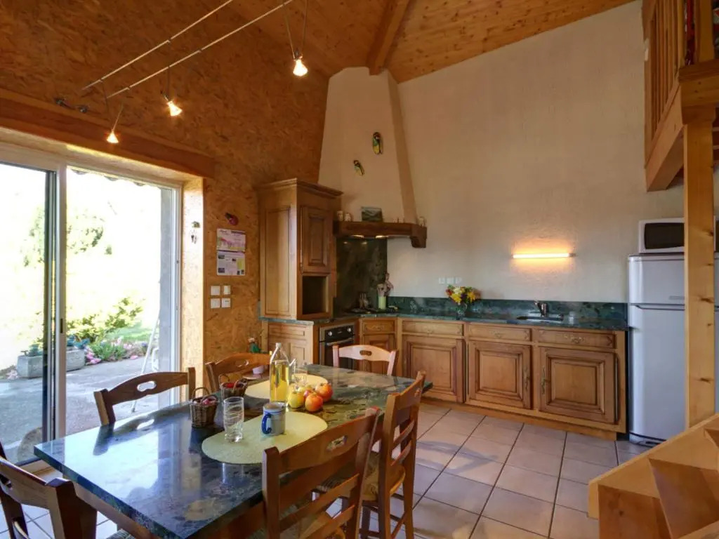 Gîte paisible à Valfleury avec vue imprenable - FR-1-496-99