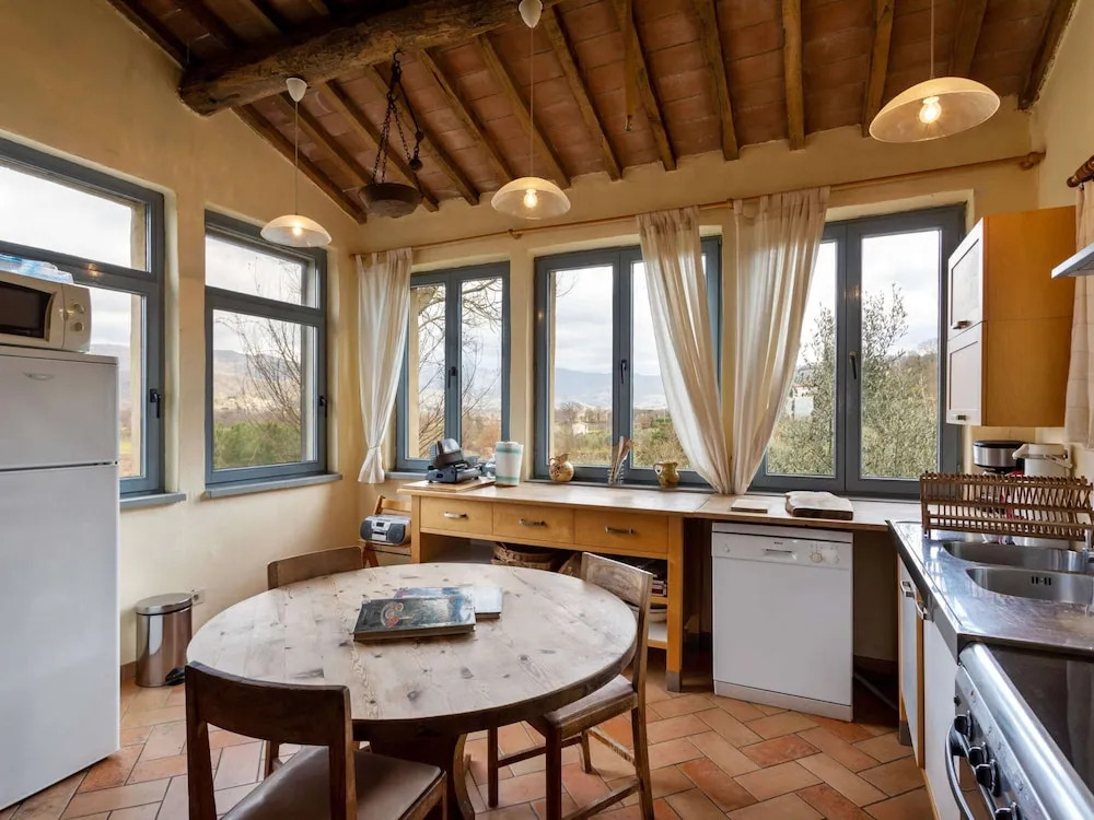Tuscan Villa in Castiglion Fiorentino w/ Pool