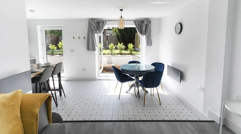 ✰OnPoint- MASSIVE House, PERFECT Location-Parking✰