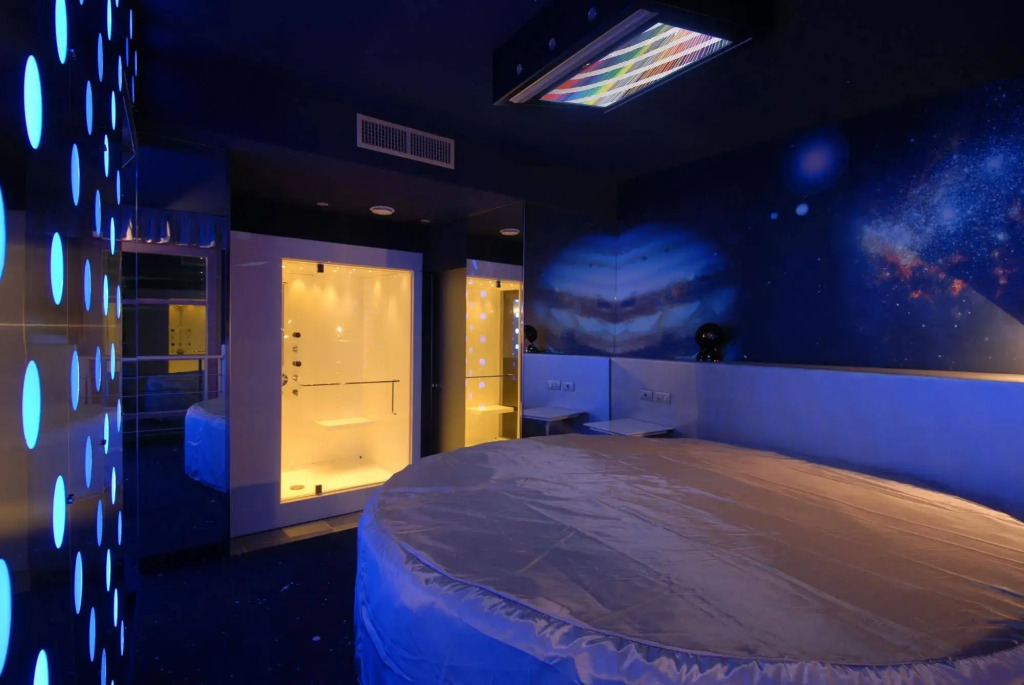 Motel Hotel Piranha