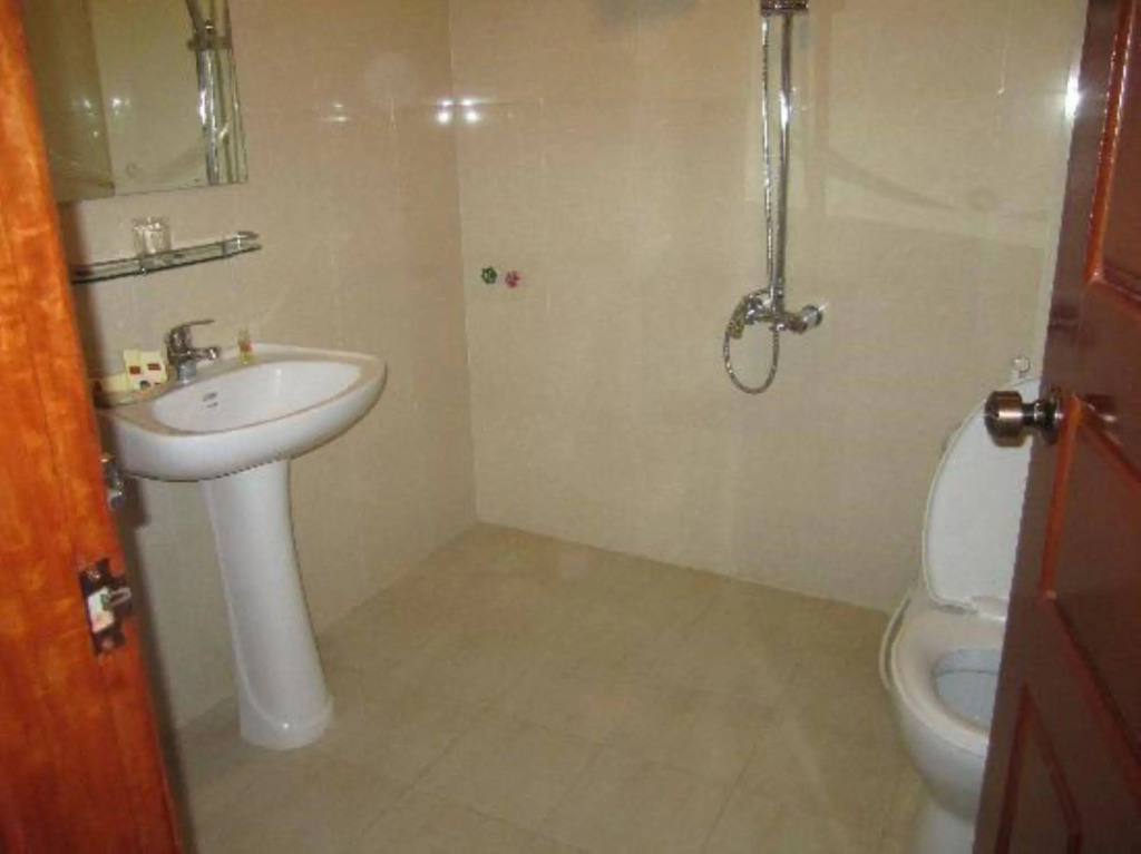 G Eleven Hotel