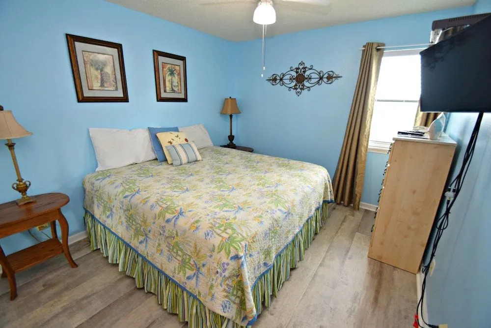 Sea Breeze 318 by RedAwning