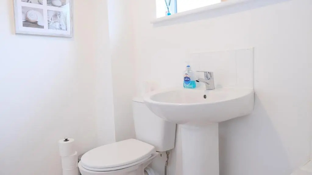 Unique & Exclusive Contractor and Family House & A1 Road by ComfyWorkers