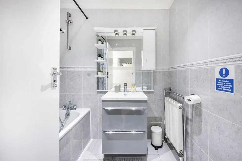 2 Bedroom Charming Family Apartment