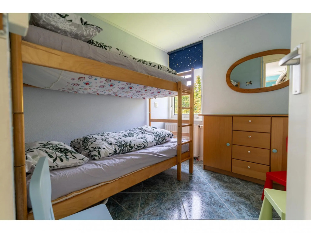 Bungalow in the child-friendly park De Klepperstee near the beach