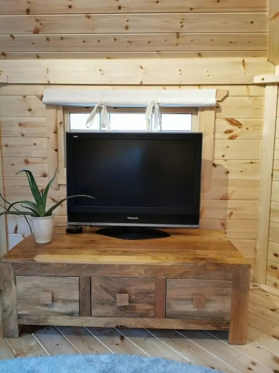 Charming 1-bed Cabin in Gaerwen