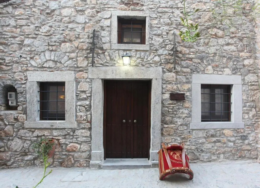 Stoes Traditional Suites