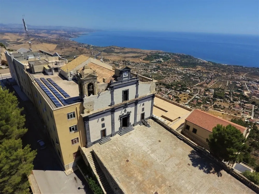 Holiday Home in Sciacca Mare Tennis Soccer Field, Barbecue, Wifi, Kitchenette