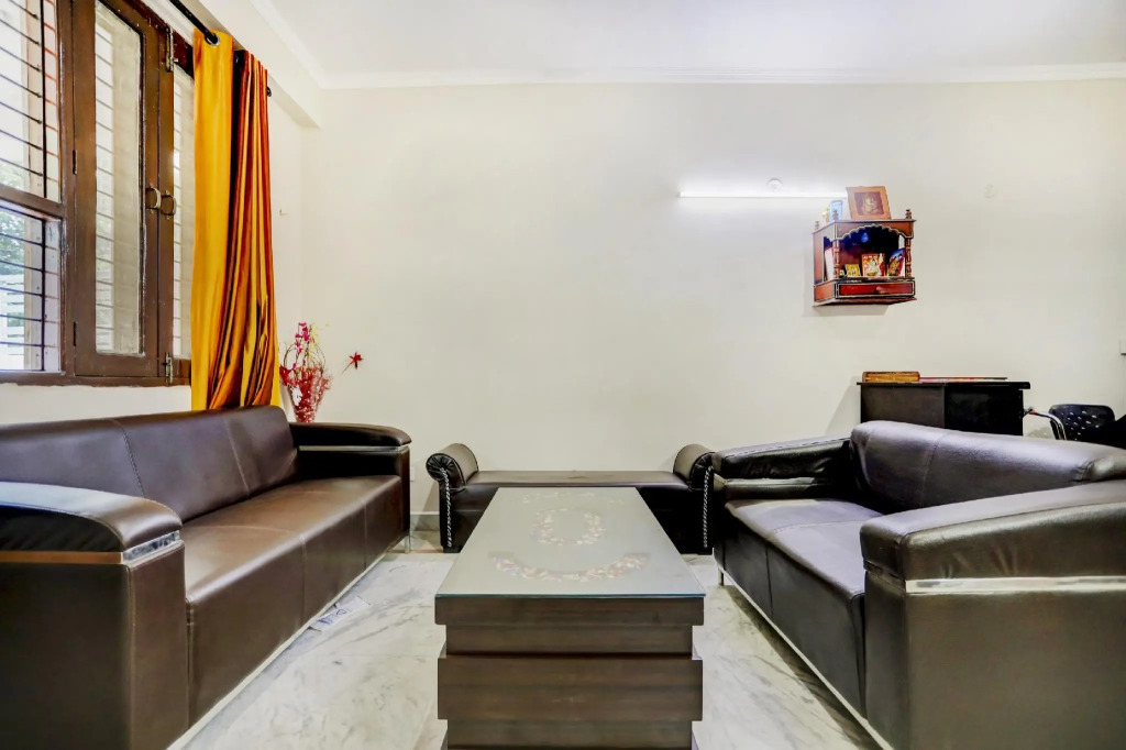 OYO Flagship 75488 Royal Grand Inn