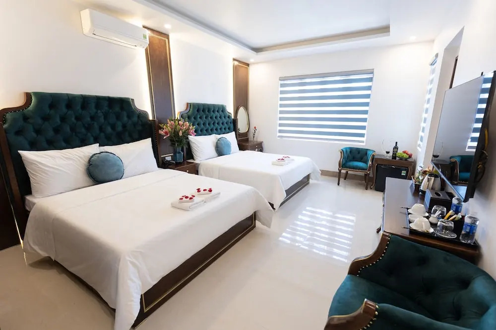Royal Hotel Sài Đồng - Long Biên