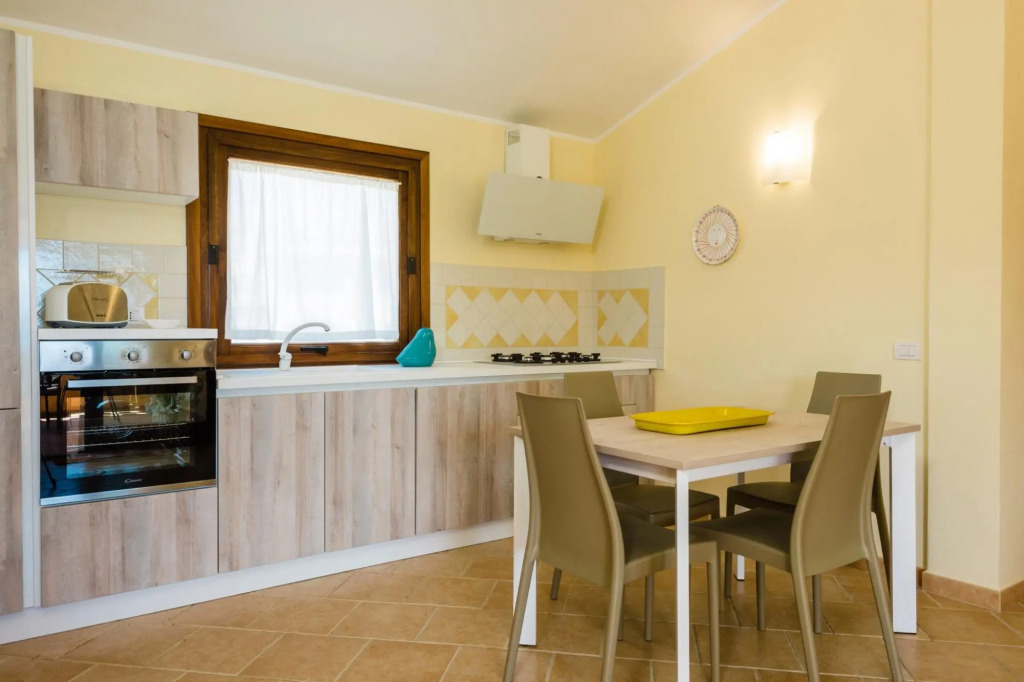 It has 3 bedrooms ( two double and one with two single beds ), two bathrooms, living room, kitchen,-PERLACEA 34