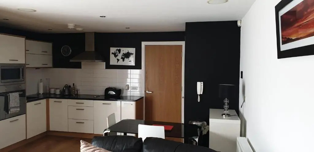 Hullidays - The Sawmill Suite