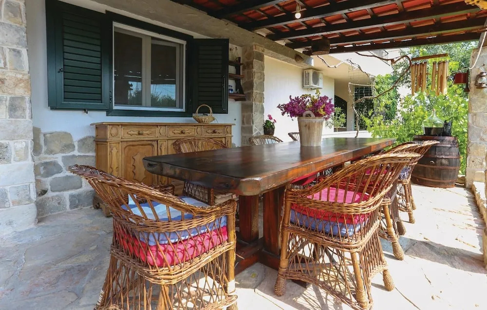 Four-Bedroom Holiday Home In Kastel Sucurac Ii
