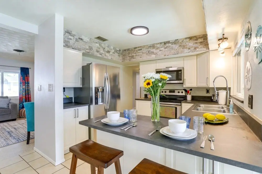 Clearwater Oasis: Gas Grill, Beach Chairs & More!