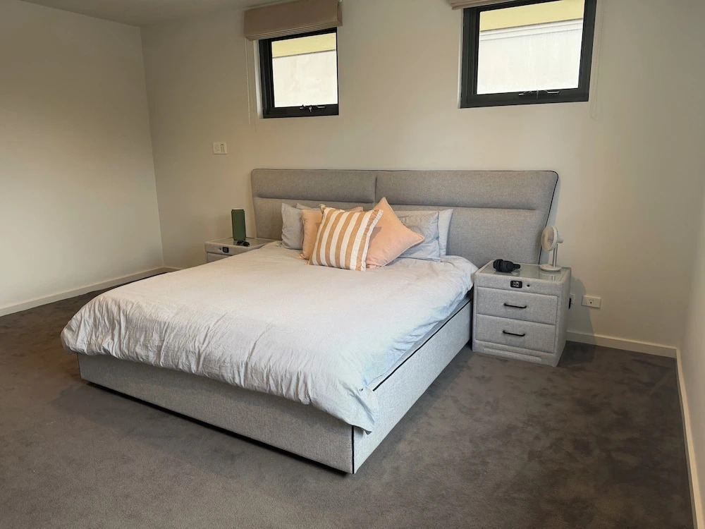 Bayside 4 bed in Sandringham w Spa and Sunset Views