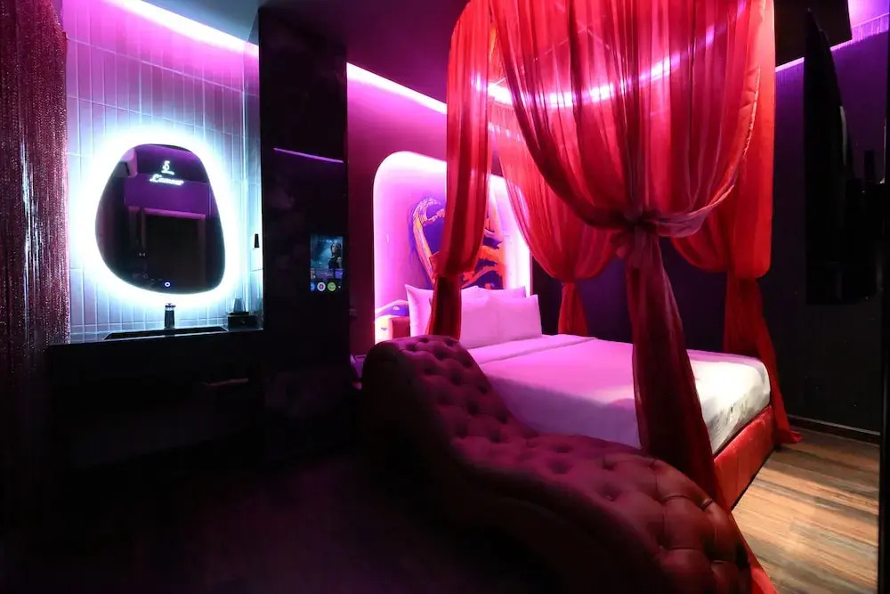 Lamour Hotel