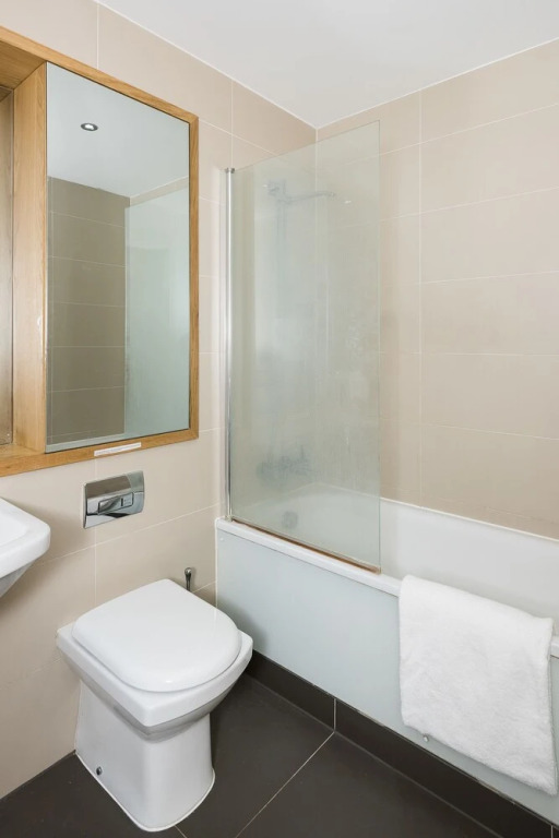 Modern Muscians 2BR Flat in Greenwich