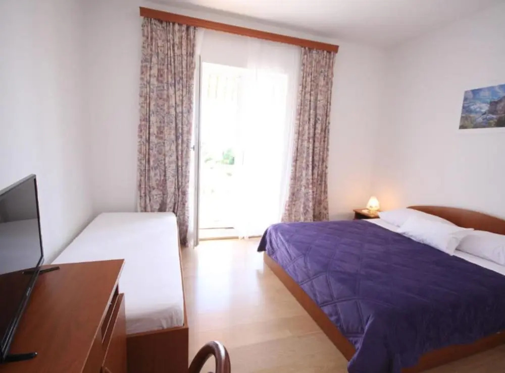 Apartments & Rooms Cakelic II
