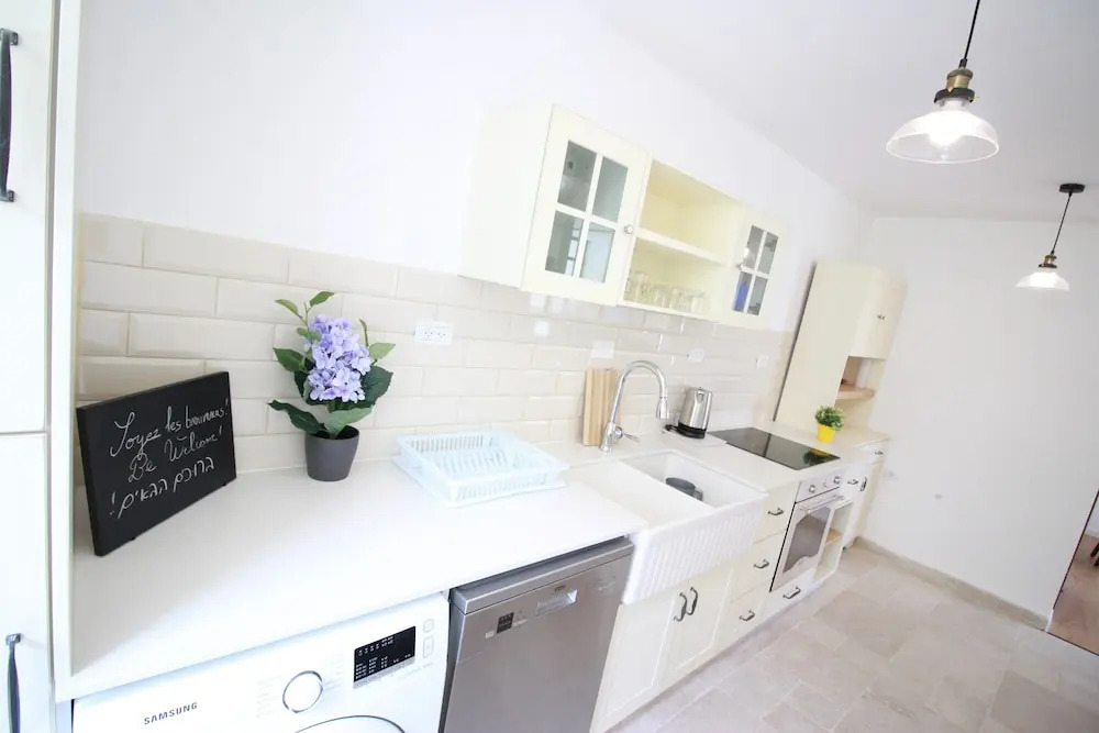 Specious 2Br Apt By German Colony