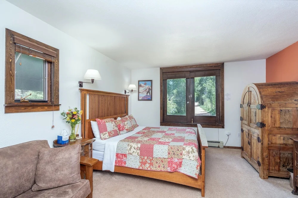 Manitou Lodge 1 by Alpine Lodging Telluride