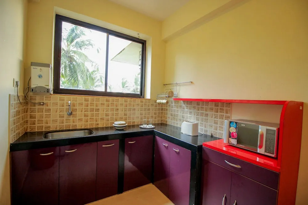 OYO 9887 Home 3BHK Near Club Cubana