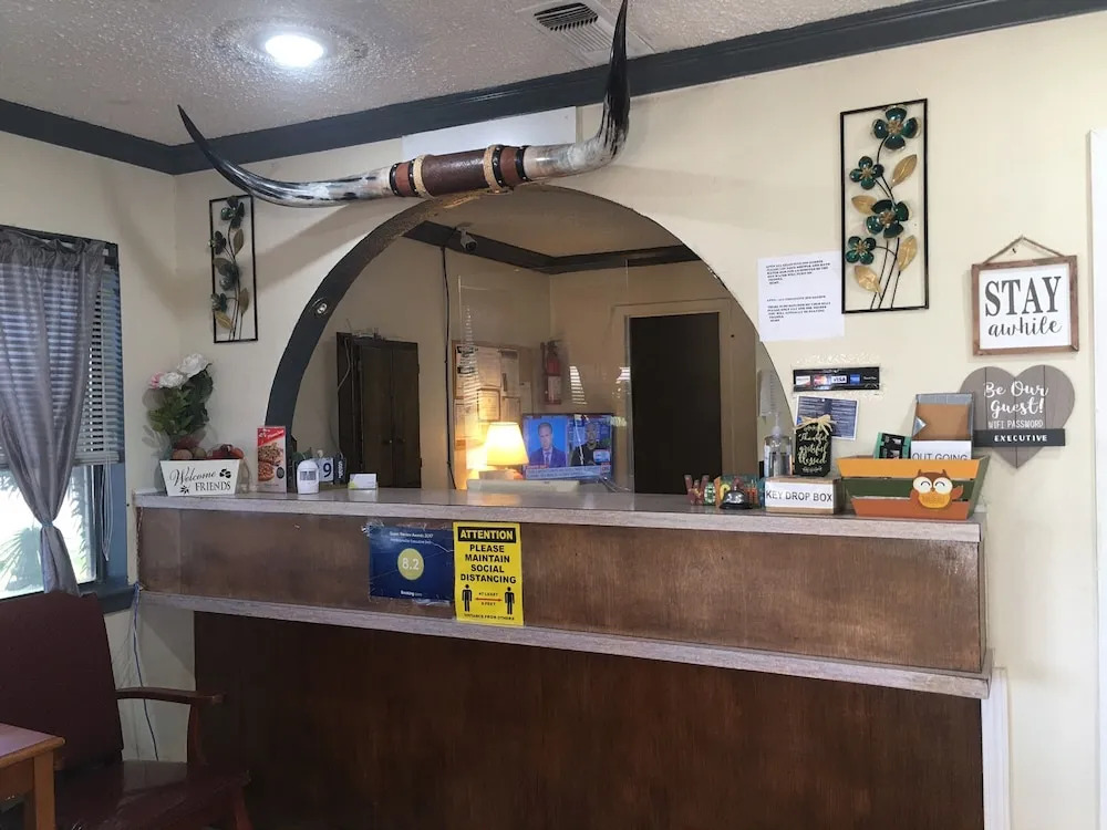 Hebbronville Executive Inn